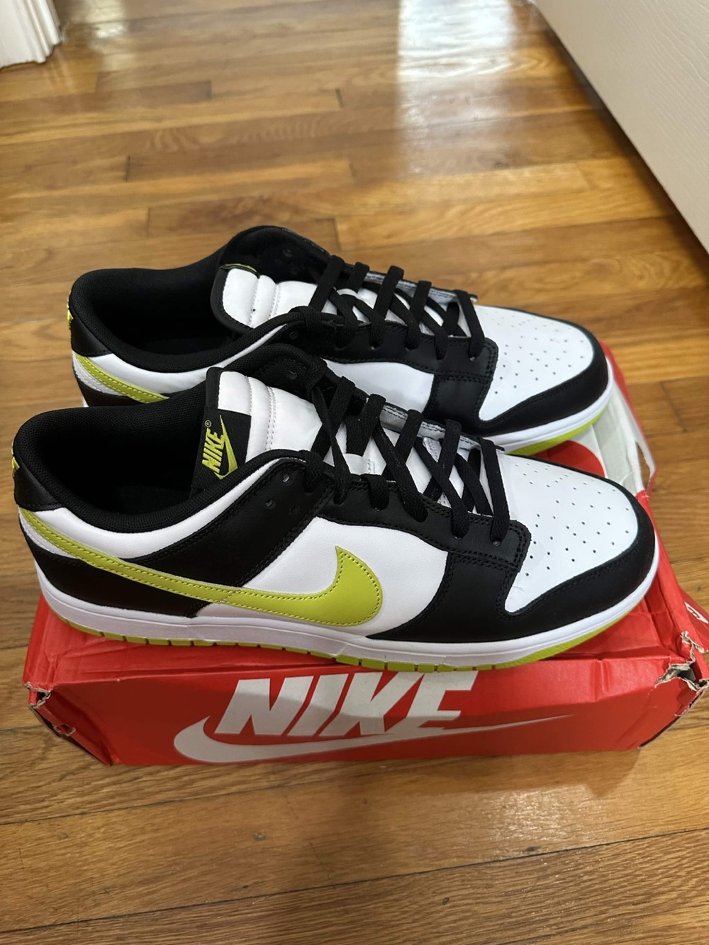 *Slightly Used* Nike Dunk Low Men White Green (DV0833-110) Size 13